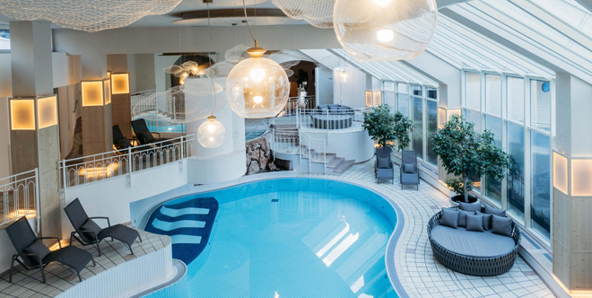 Pool im Hotel