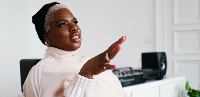 DJ Juba will mit ihrem Podcast auf die DJ-Szene im globalen Süden aufmerksam machen.
