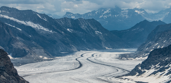 Der Jungfrau-Aletsch im Winter, schneebedeckte Landschaft.
