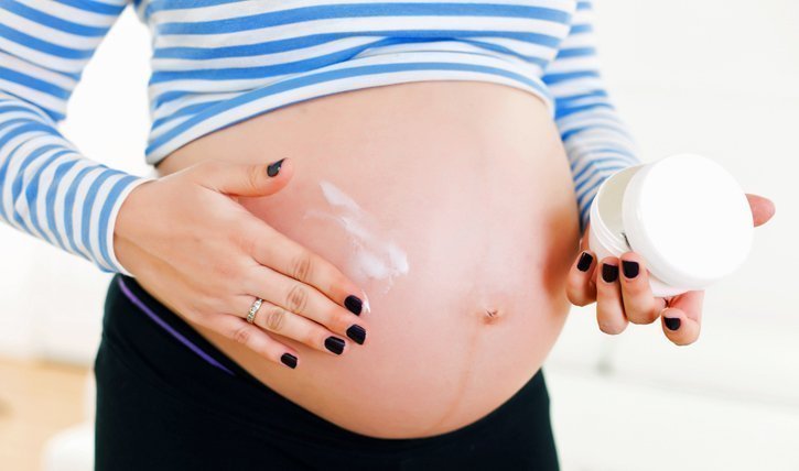 Was wirklich gegen Dehungstreifen und Schwangerschaftsstreifen hilft: Die beliebtesten Methoden im Check