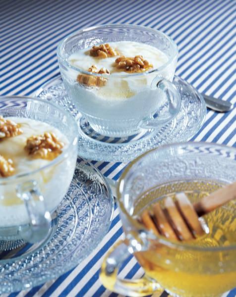 Leichte Dessert-Rezepte: Joghurt mit Baumnüssen