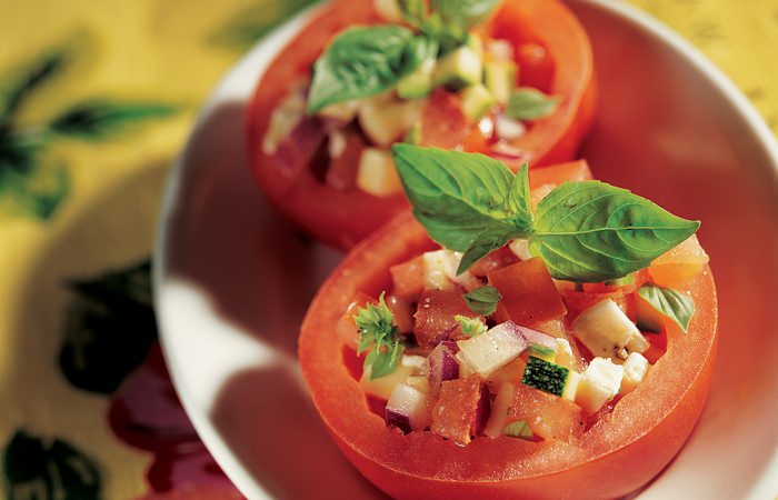 Low-Carb-Rezepte für den Sommer: Tomaten-Mozzarella-Tatar