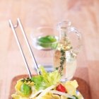 Sommer-Salate: Tortellini-Salat mit getrockneten Tomaten und Parmesanspänen