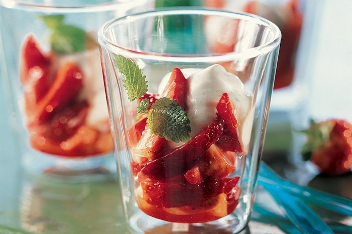 Erdbeer-Rezepte: Erdbeeren mit Zitronenmelisse-Mascarpone