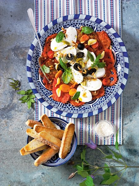 Saisonal Schlemmen im August: Tomaten-Mozzarella-Salat de luxe