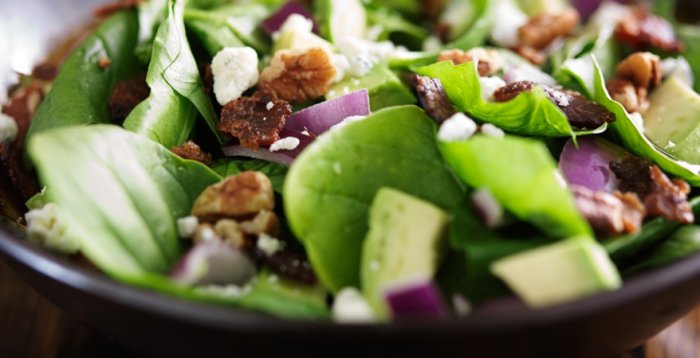 Grüner wird's nicht: Rezept für Spinat-Avocado-Salat