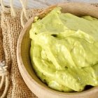 Klassisches Avocado-Rezept: Guacamole nach mexikanischer Art