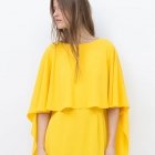 Kleider für Hochzeitsgäste: Gelbes Cape-Kleid