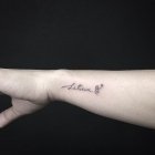 Tattoo Schriften: Das Kind am Arm