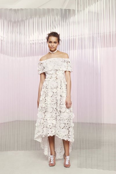 Hochzeitskleider günstig: Schulterfreies Kleid von Asos
