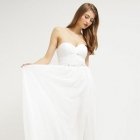 Hochzeitskleider günstig: Schulterfreies Kleid von Laona