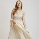 Hochzeitskleider günstig: Champagner-Kleid von Luxuar