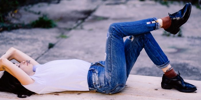 Hoch sollen sie sitzen! 23 Wege Cropped Jeans zu feiern