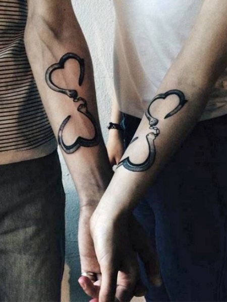 Partner Tattoo Mit Herz Und Handschellen