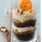 Dessert im Glas: Oster Trifle mit Bibeli-Macarons