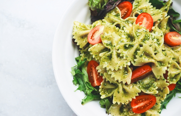 Schnell, köstlich, vegetarisch: Pastasalat mit Pesto