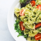 Schnell, köstlich, vegetarisch: Pastasalat mit Pesto
