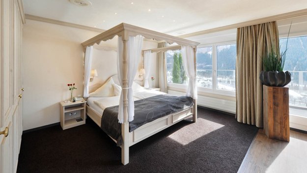 Für eine Auszeit zu zweit können Paare im Eiger Selfness Hotel einen Loveroom buchen.